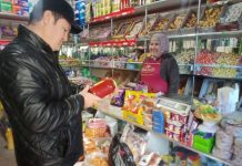 Qiziriq tuman boʻlimi hodimlari tomonidan tuman dehqon bozori xududidagi savdo doʻkonlari,savdo yarmakalarida yangi yil bayrami oldi oziq-ovqat xavfsizligini taʼminlash,botulizm va ovqatdan zaharlanishlarning oldini olish boʻyicha sotuvchilar oʻrtasida tushuntirish targʻibot ishlari amalga oshirilmoqda.